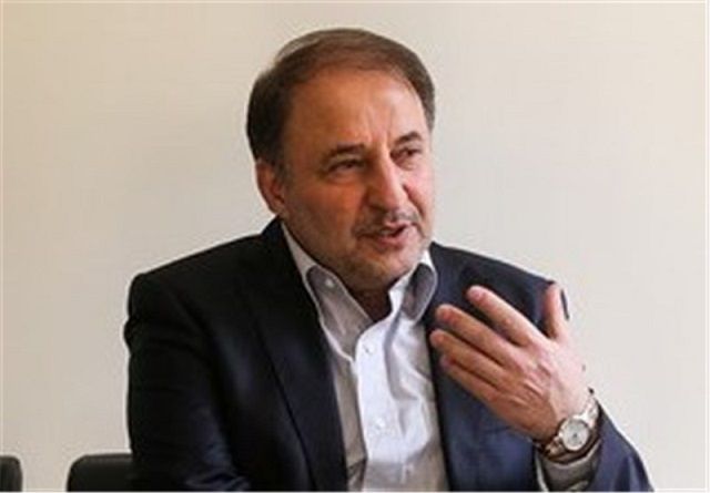 واردکنندگان کاغذ مطبوعات، ارز درخواستی را به یوان، درهم و روبل تغییر دهند
مدیرکل مطبوعات داخلی گفت: شرکتهای متقاضی ورود کاغذ با ارز دولتی که پروفرمای آنها در بانک مرکزی مانده، میتوانند با تغییر نوع ارز درخواستی خود به "یوان"، "درهم" و "روبل" معادل یورویی آن را در کمترین زمان ممکن دریافت کنند.
ادامه خبر در:
http://www.paperandwood.com/Fa/NewsItem/?nID=7088 واردکنندگان کاغذ مطبوعات، ارز درخواستی را به یوان، درهم و روبل تغییر دهند
مدیرکل مطبوعات داخلی گفت: شرکتهای متقاضی ورود کاغذ با ارز دولتی که پروفرمای آنها در بانک مرکزی مانده، میتوانند با تغییر نوع ارز درخواستی خود به "یوان"، "درهم" و "روبل" معادل یورویی آن را در کمترین زمان ممکن دریافت کنند.
ادامه خبر در:
http://www.paperandwood.com/Fa/NewsItem/?nID=7088