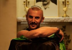 فیلم سینمایی درخونگاه  www.filimo.com/m/TidxJ