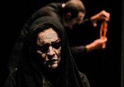 نمایش بیوه های غمگین سالار جنگ   www.filimo.com/m/9wcil