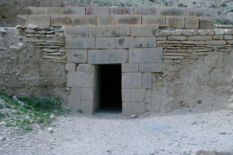 طاق شیرینو فرهاد یکی از آثار باستانی دوره ساسانیان هست که در30کیلومتری شهرستان ایوان(استان ایلام) قرار داره...براساس روایت میگن که یه شب شیرین وهمسرش فرهاد از این مکان عبور میکنند وفرهاد از سنگ های بسیار سنگین برای همسرش یه پناهگاه رو درست کرده..که اون یک شب رو اروم وراحت بخوابه ..... طاق شیرینو فرهاد یکی از آثار باستانی دوره ساسانیان هست که در30کیلومتری شهرستان ایوان(استان ایلام) قرار داره...براساس روایت میگن که یه شب شیرین وهمسرش فرهاد از این مکان عبور میکنند وفرهاد از سنگ های بسیار سنگین برای همسرش یه پناهگاه رو درست کرده..که اون یک شب رو اروم وراحت بخوابه .....